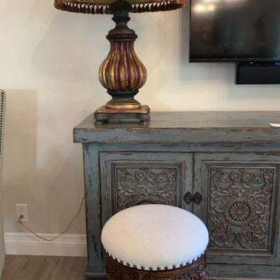 Tt107r statement lamp and stool