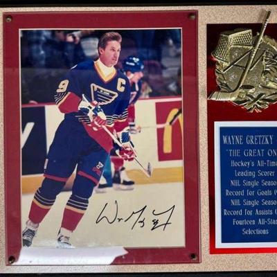 Ct137v wayne gretzky signed photo plaque