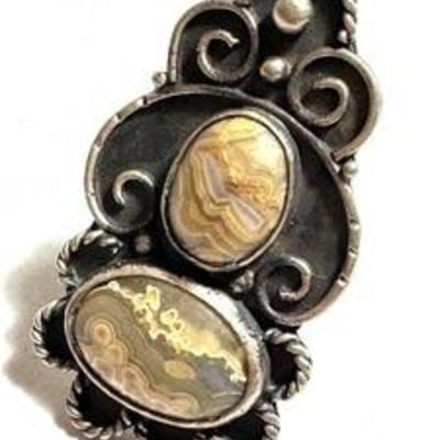 Vintage Lace Agate and Silver Ring 

Elaborate design! Beautiful! 

Appears to be sterling, however, not marked

Size 7