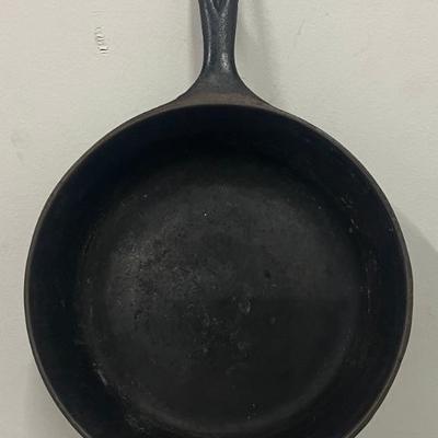 Wagnerware Sidney 10" Cast Iron Pot