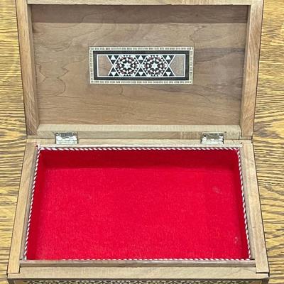 Stephen Oriental Arts Damascus Suria Hand Engraved Felt Lined Trinket Box With Original Sticker