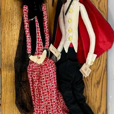 Pair Of Gallerie 2 Gathered Traditions Joe Spencer The Count And Countess Vampire Dolls