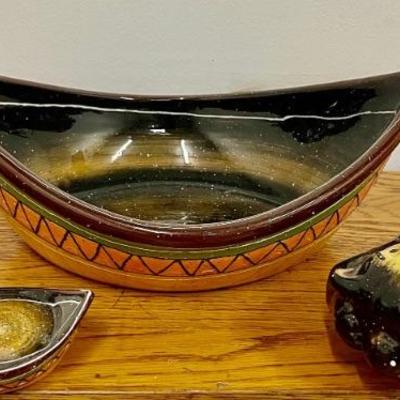 2002 Julie Ueland Canoe Bowl, Salt And Pepper, And Soap Dish