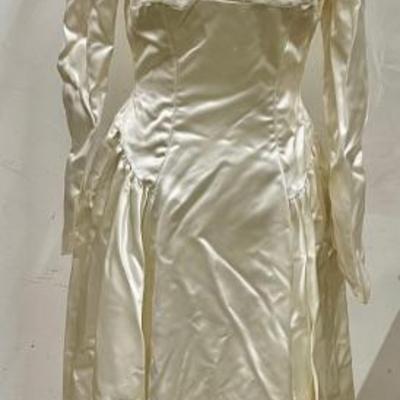 Vintage White Satin And Lace Wedding Dress With Floral Veil 