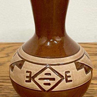 Swift Eagle Native American Sioux South Dakota Vase Signed