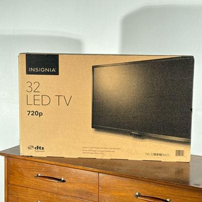 [NIB] INSIGNIA 32” FLATSCREEN TV | Model NS-32D310NA21, in original box.

