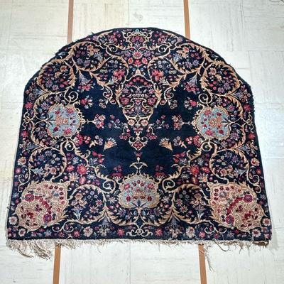 Floral Patterned Rug | Small patterned mat with curved edge. - w. 45 x l. 47 in

