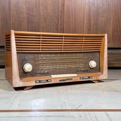 VINTAGE GRUNDIG MAJESTIC 3095 RADIO | Grundig majestic radio model 3095 in fair and working condition. - h. 14 x w. 13 x l. 26-1/2 in

