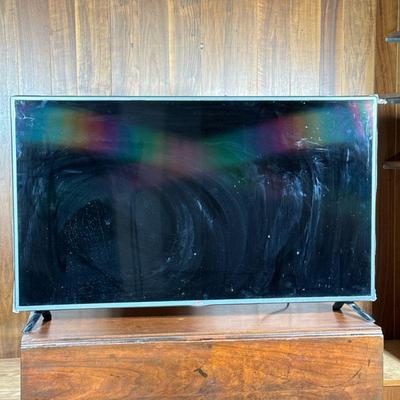 LG FLAT SCREEN TV 55LB6000 | 55" LCD HDTV with 1080p resolution.

