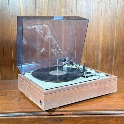 KLH TURNTABLE | Model twenty vinyl turntable/record player. - l. 18.5 in


