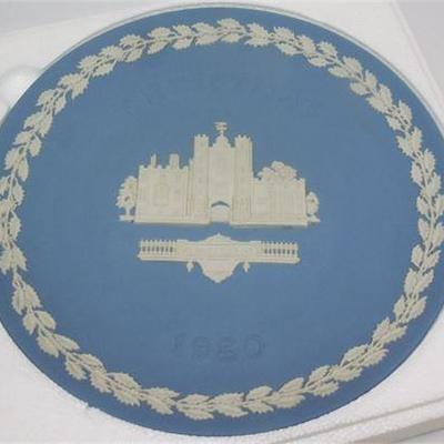 Lot 043   
Jasper ware WEDGWOOD St James Palace