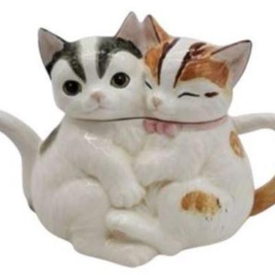 Lot 110   
Vintage Unique Old China Cat Kettle Teapot Decor