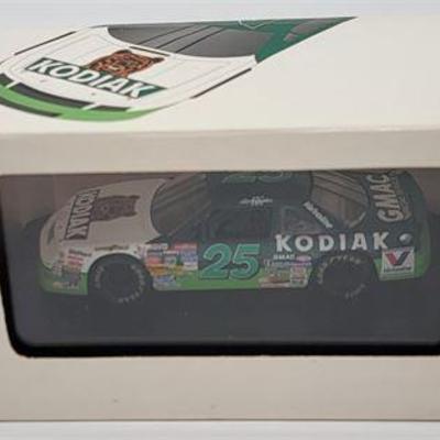Lot 016   
Onyx Chevy Lumina Kodiak " Ken Schrader" Die Cast NiB