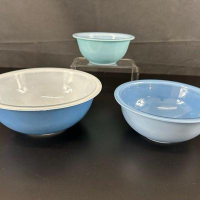 Pyrex moody blues mixing bowl set of 3
