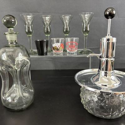 1950 s decanter and glasses vintage liquor glass dispenser
