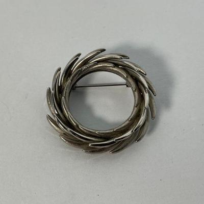 silver wreath brooch