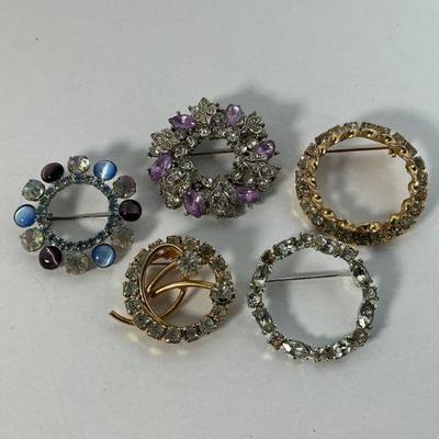 5- vintage Brooches