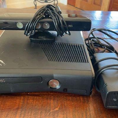 Xbox 360 w/ Kinect Camera