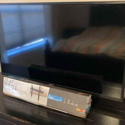 Sanyo 40in 1080p TV *No Remote* w/ Wall Mount