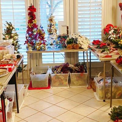 christmas room full of great decorations
