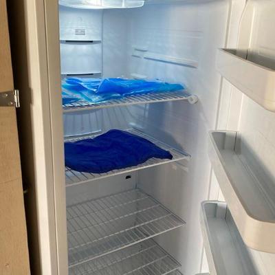 inside photo of insignia upright freezer model nsuz14xwh7