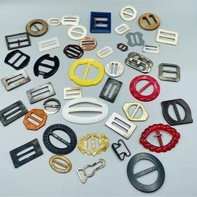 Lot 044  
Vintage and Antique Collection of Buckles