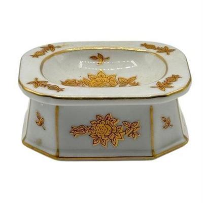 Lot 282   
Early 19th Century Porcelain Salt Cellar