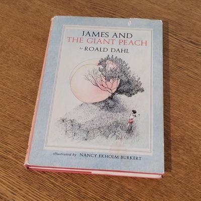 James And the Giant Peach Ronald Dahl Book