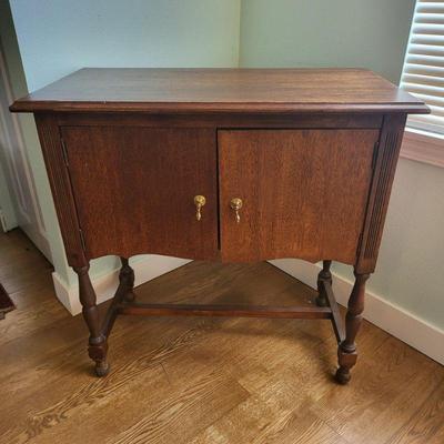 Small Antique Wodoor Wood Cabinet