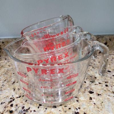 Pyrex Measuring Cup Set