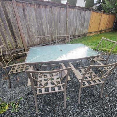 Glasstop Outdoor Patio Table & Chairs and Umbrella
