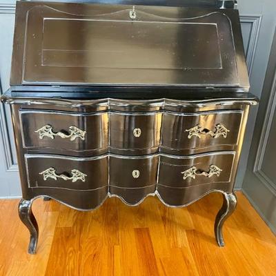 Antique French Secretary Desk - Timeless and Elegant.
This stunning piece boasts a gracefully slant top that opens to reveal a...