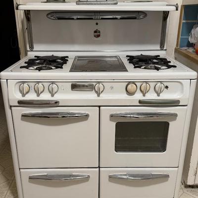 Vintage 1950's Wedgewood Rheem oven/stove in working condition