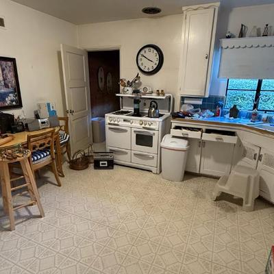 All kitchen, pantry, and cleaning items for sale