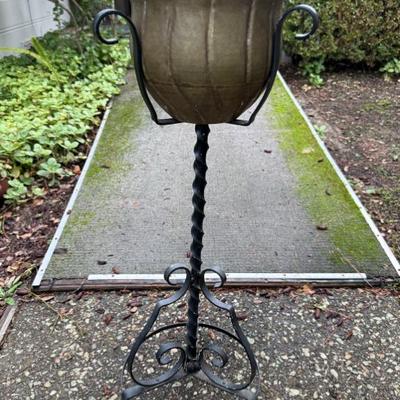 Copper pot perch with iron base