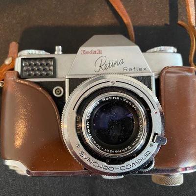 KODAK RETINA REFLEX 35 MM WITH LEATHER CASE IN GUC