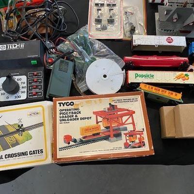 PIECES AND PARTS OF VINTAGE MODEL TRAINS