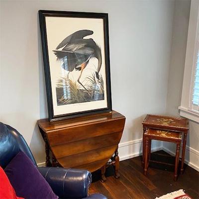 VINTAGE PINE DROP LEAF ROUND TABLE WITH J J AUDUBON GREAT BLUE HERON GICLEE ELEPHANT SIZE AND NUMBERED 166/500
