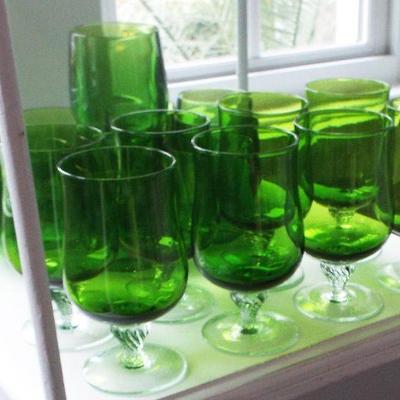 ANCHOR HOCKING EMERALD GREEN GOBLETS