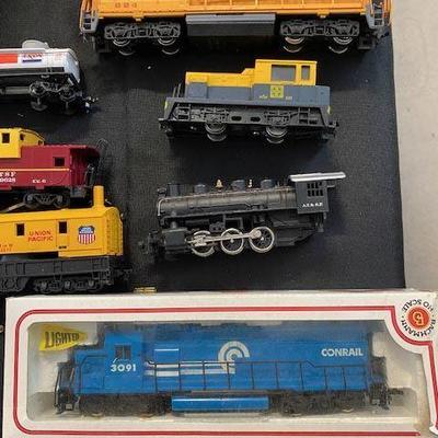 PIECES AND PARTS OF VINTAGE MODEL TRAINS