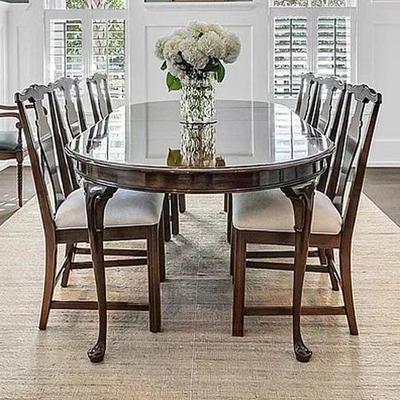 VINTAGE QUEEN ANNE MAHOGANY OVAL DINING TABLE WITH TWO LEAVES AND 6 CHIPPENDALE MAHOGANY SIDE CHAIRS