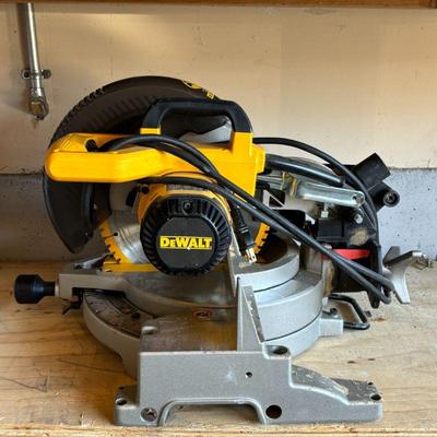 Lot #201 - DeWalt 10" Compound Miter Saw