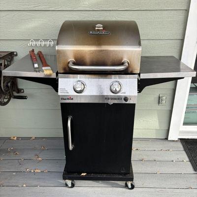 Lot #24 - Char Broil Performance Grill Plus Like New Williams Sonoma Accessories