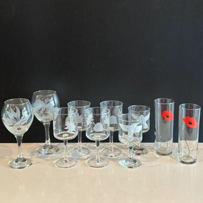 Lot #14 - Set of 13 Decorative Glasses - Floral and Hummingbird Designs
