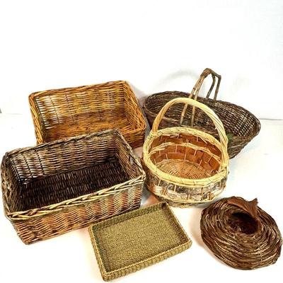 Lot #86 - Assorted Woven Baskets and Natural Decorations Lot