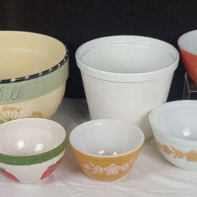 Sale Photo Thumbnail #58: Pyrex and Miscellaneous Bowl Set