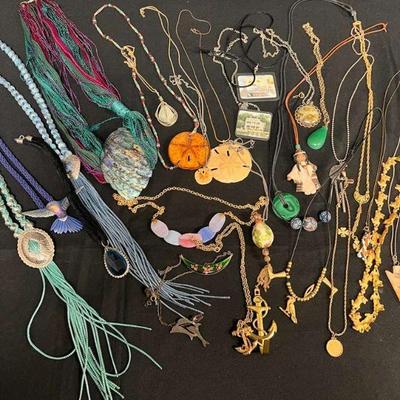 Ct396 jewelry mystery lot cats shells, yarn necklaces and more