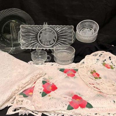 Ct405 vintage table linens and more