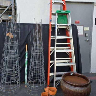 Ct322 garden lot with ladders