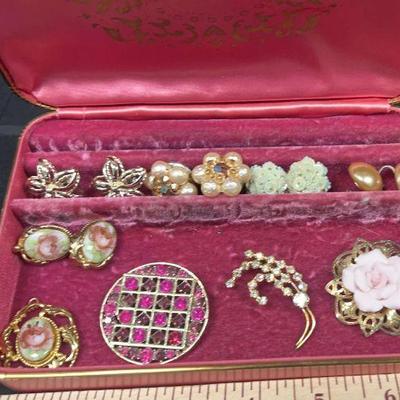 Ct361 vintage costume jewelry